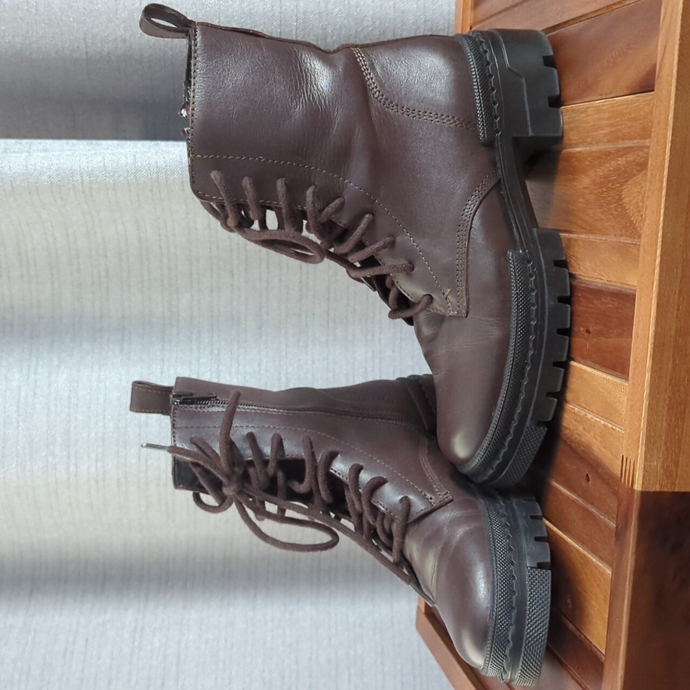 Steve Madden brown zip boot